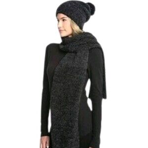 Barefoot Dreams Cozy chic Pom-Pom Beanie & Scarf Set Heather Carbon/Black NWT